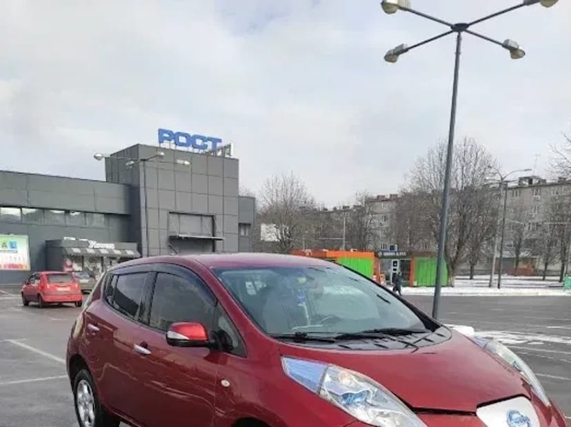 Авто Без застави 3300 NISSAN Leaf