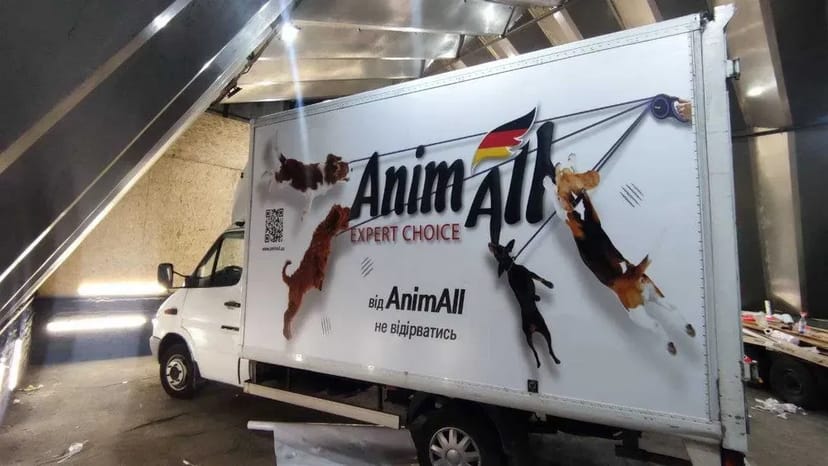 Брендування автомобілів, обклеювання вітрин, банери, вивіски