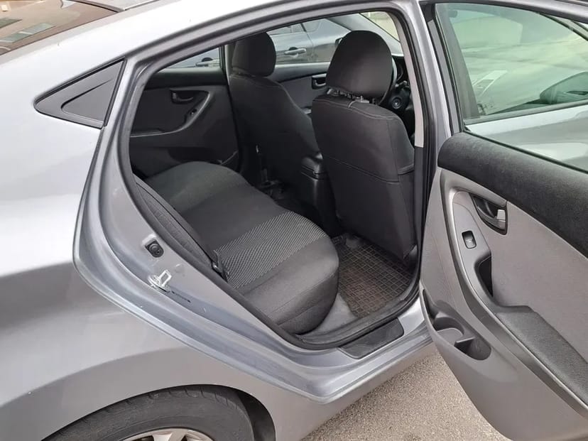 Авто Hyundai Elantra 5