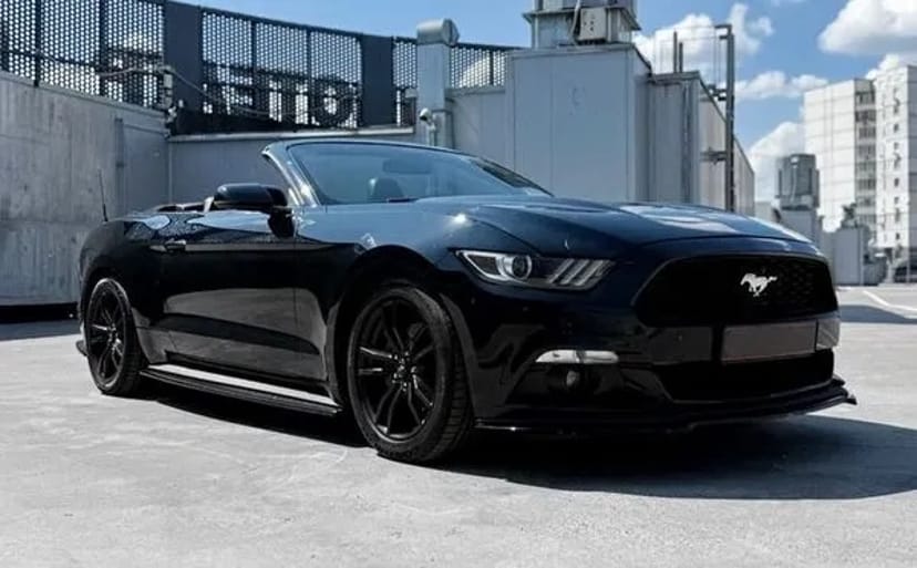 365 Кабріолет Ford Mustang GT чорний