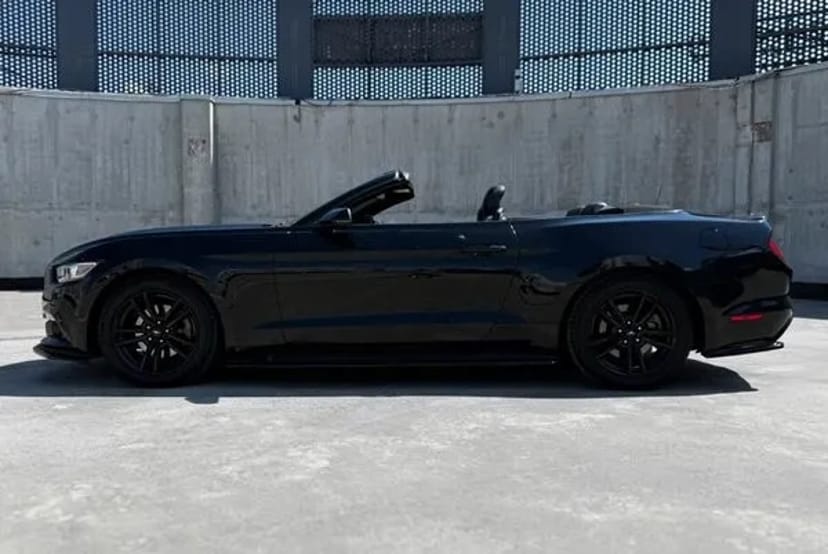 365 Кабріолет Ford Mustang GT чорний