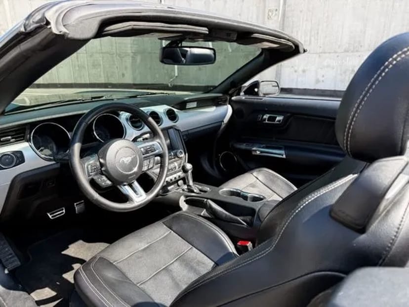365 Кабріолет Ford Mustang GT чорний