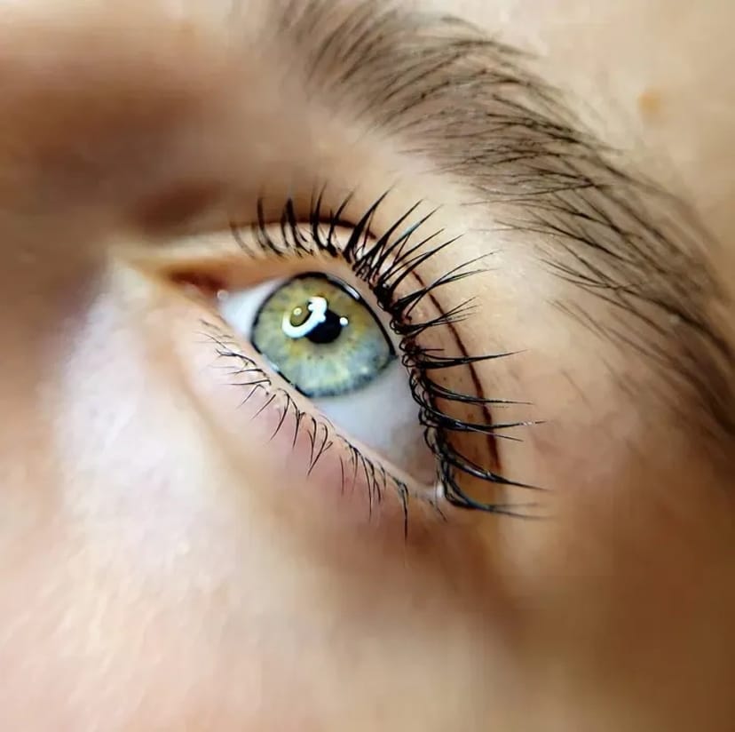 Ламінування вій / брів оформлення корекція