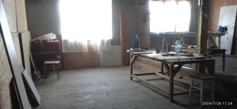Двоповерховий гараж з підвалом