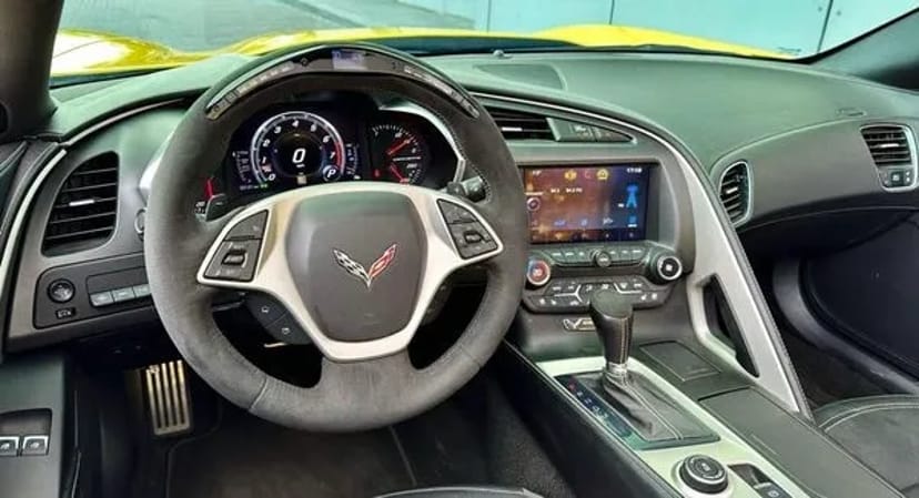 011 Кабріолет Chevrolete Corvette Stingray жовтий на зйомки