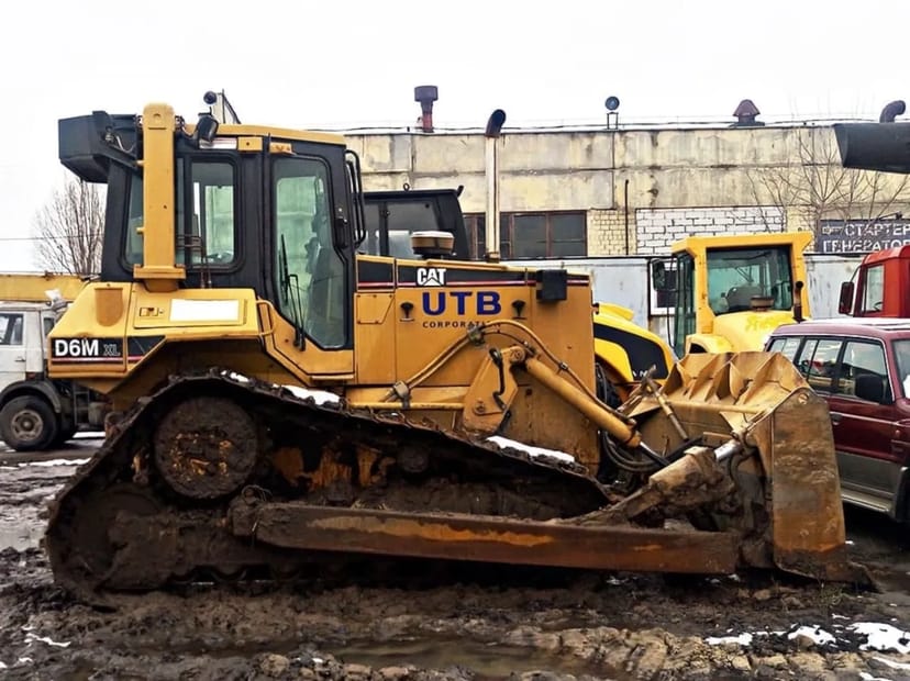 Бульдозер Cat D6M вага 16 тонн