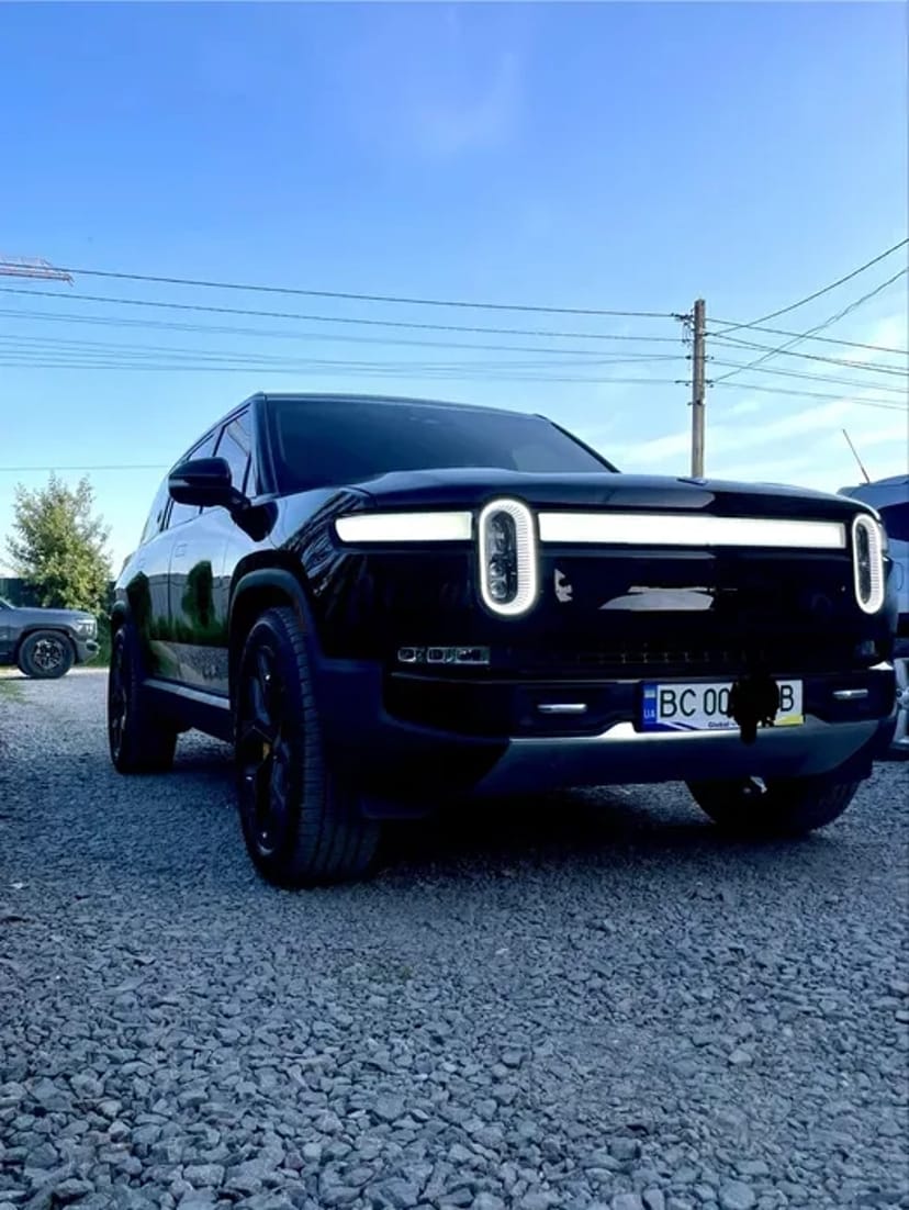 Авто на весілля Rivian 7-місний