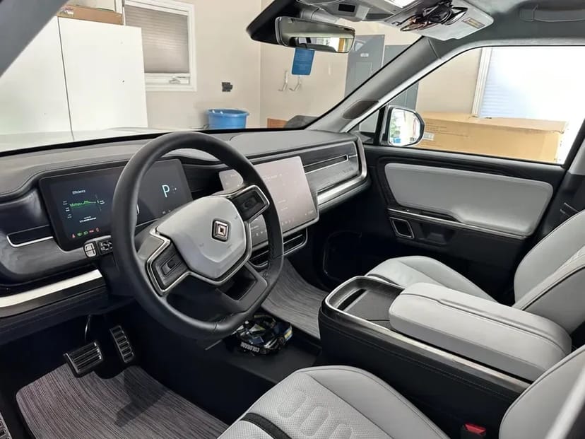 Авто на весілля Rivian 7-місний