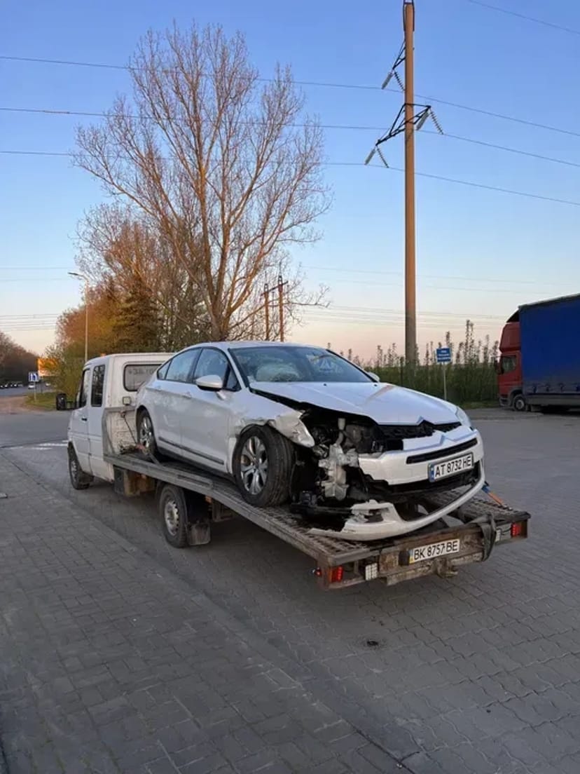 Послуги евакуатора 24/7 м.Коломія . Перевезення по Україні та Європі.