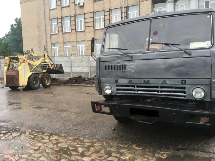 Вывоз строительного и любого мусора,демонтаж,снос,погрузчик,Камаз.
