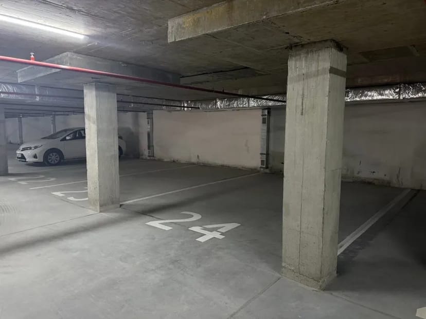 Паркомісце Вербицького 10А