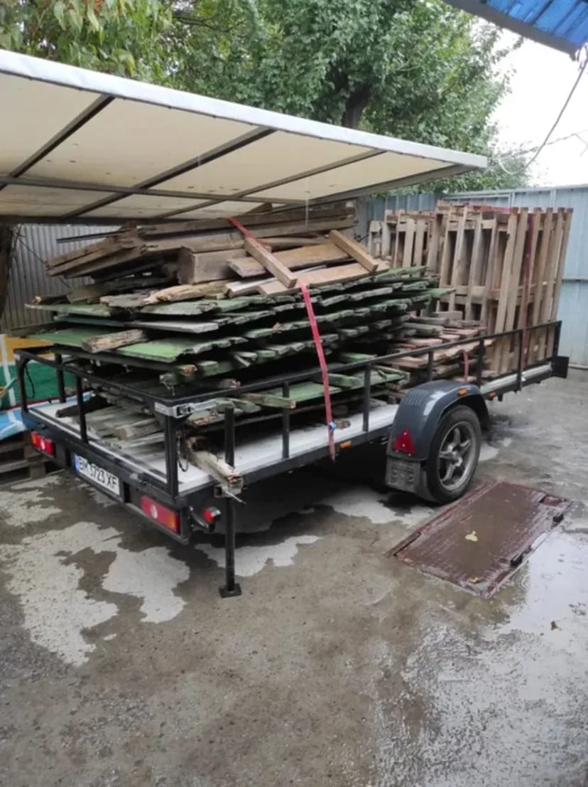 Легковий причеп 4 м для перевезення вантажів