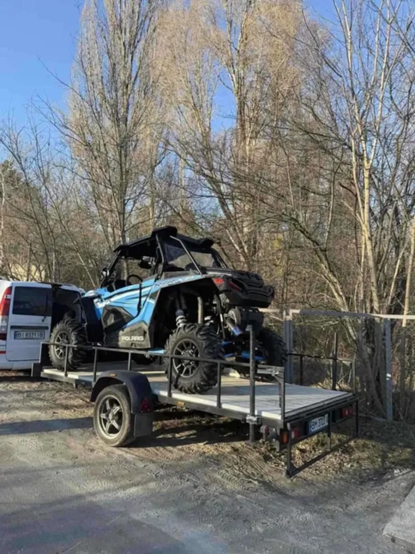 Легковий причеп 4 м для перевезення вантажів