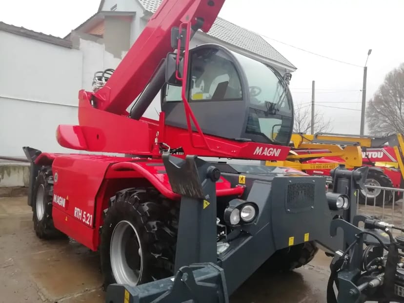 Поворотний телескопічний навантажувач Magni RTH 5.21