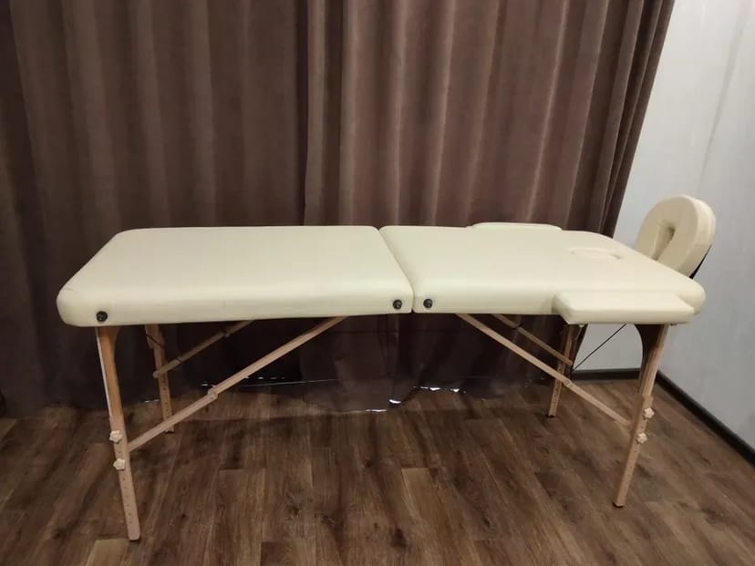 Масажний стіл