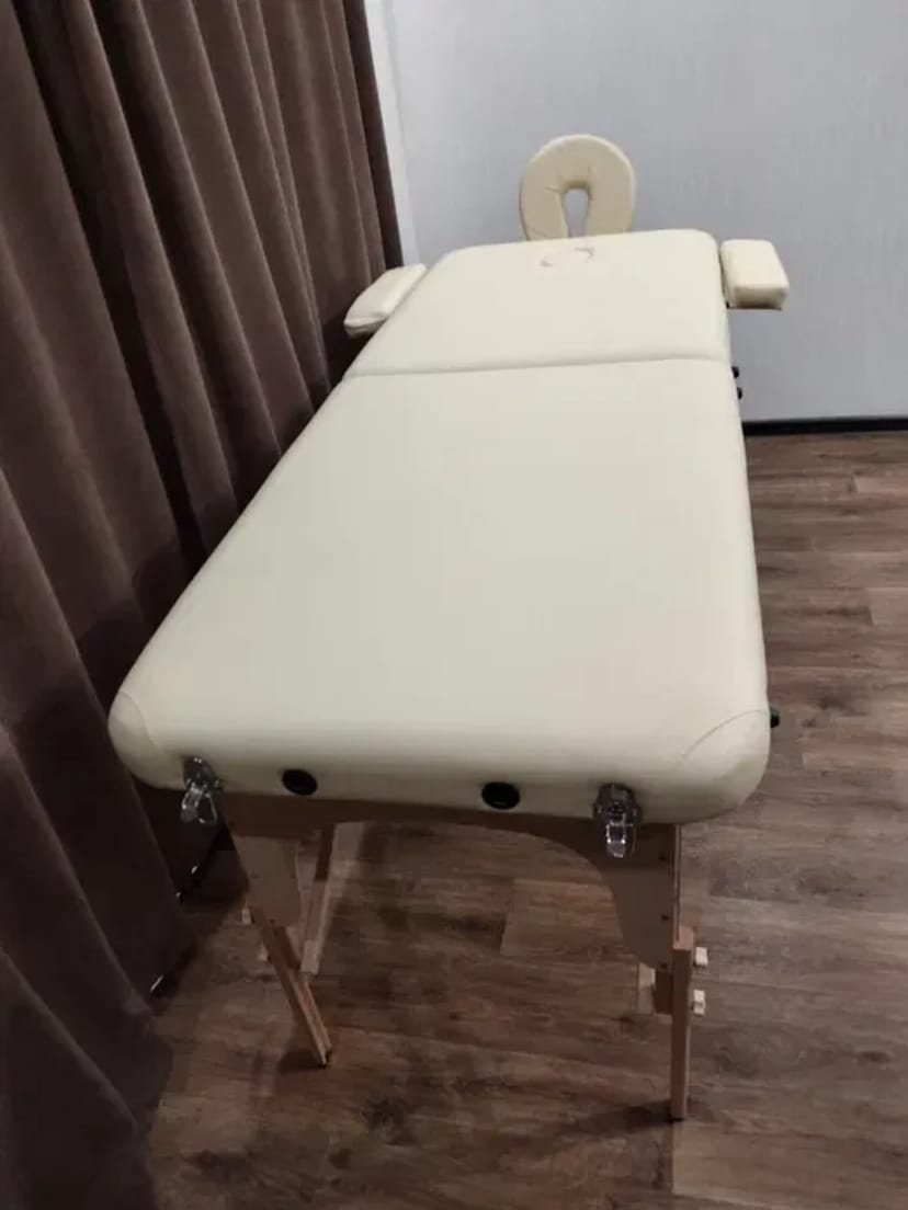 Масажний стіл