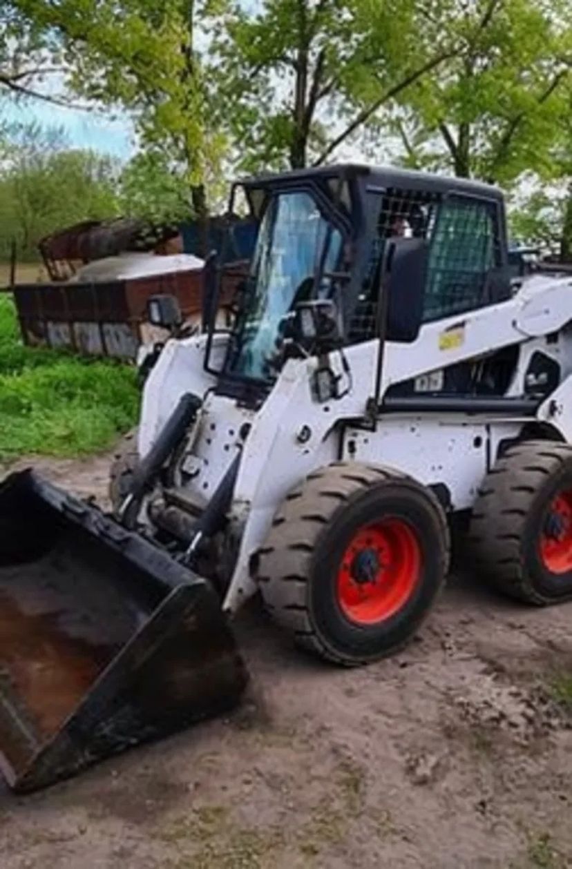 Міні-навантажувач Bobcat S220 для планування ділянок