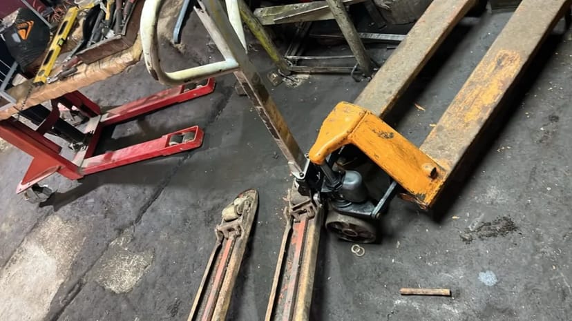 Ремонт візків гідравлічних Рокл, штабелерів, навантажувачів. Зварювальні роботи, виготовлення металоконструкцій.