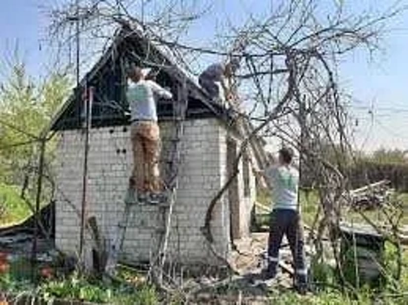 Демонтаж будинків сараю вивіз глини сміття погрущик бобкет ескаватор 15 грн.
