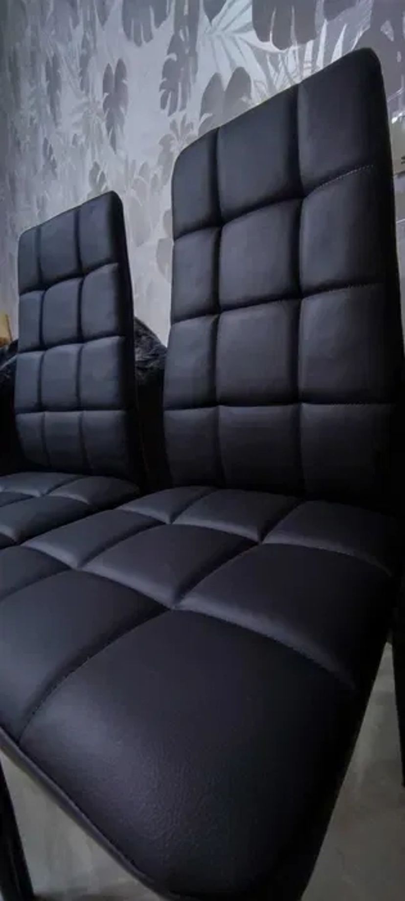 Перетяжка офісних крісел, дрібних меблів, салонів авто