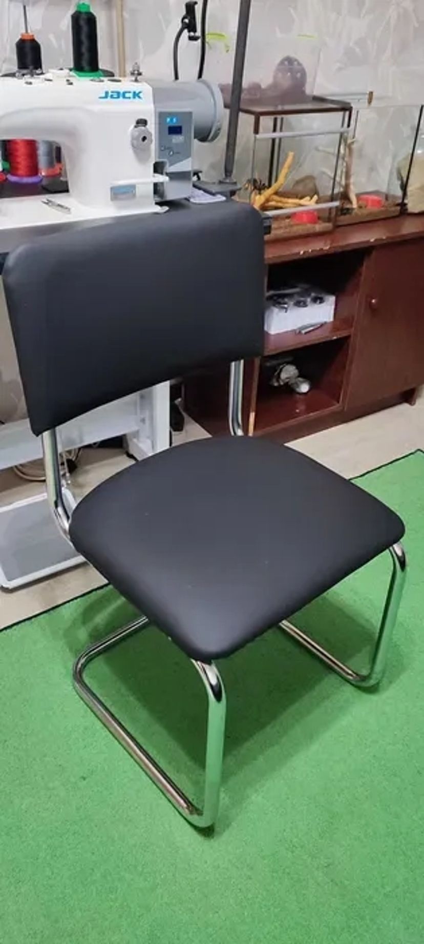 Перетяжка офісних крісел, дрібних меблів, салонів авто