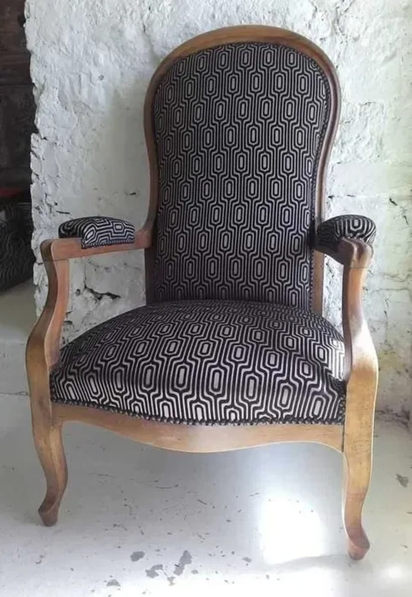 Перетяжка офісних крісел, дрібних меблів, салонів авто