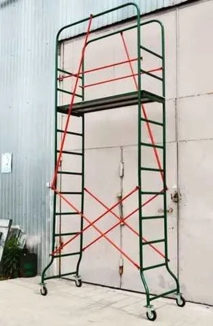 Ліси, примости, кельня, тури, вишка, стійки, опалубка