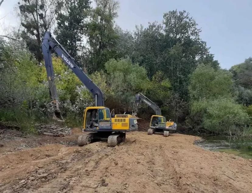 Чистка копання водойм: річок, ставків, озер, каналів, намив піску