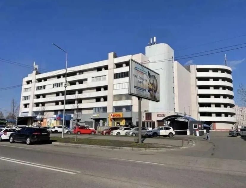 Паркомісце у критому паркінгу — Драгоманова 1Н