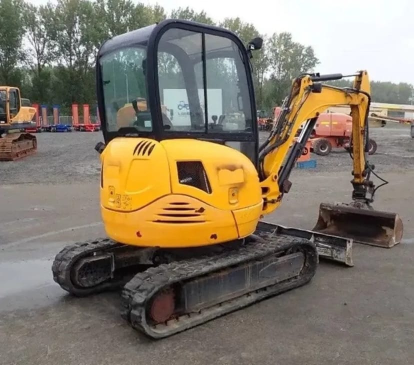 Міні-екскаватор JCB для будівельних та земельних робіт