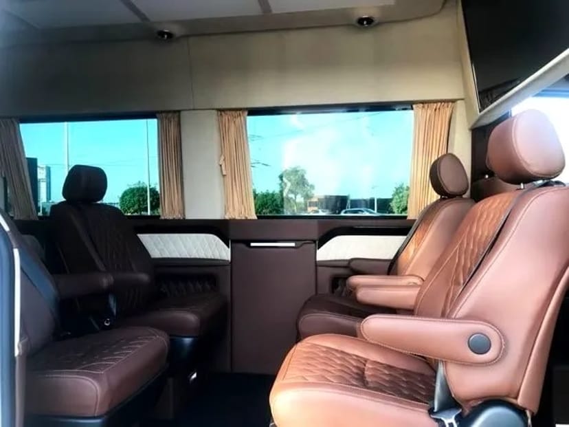 038 Mercedes Sprinter на весілля vip бус без водія