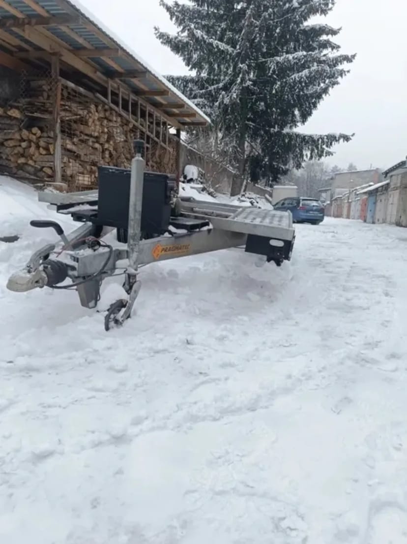 Лавета з електричною лебідкою.