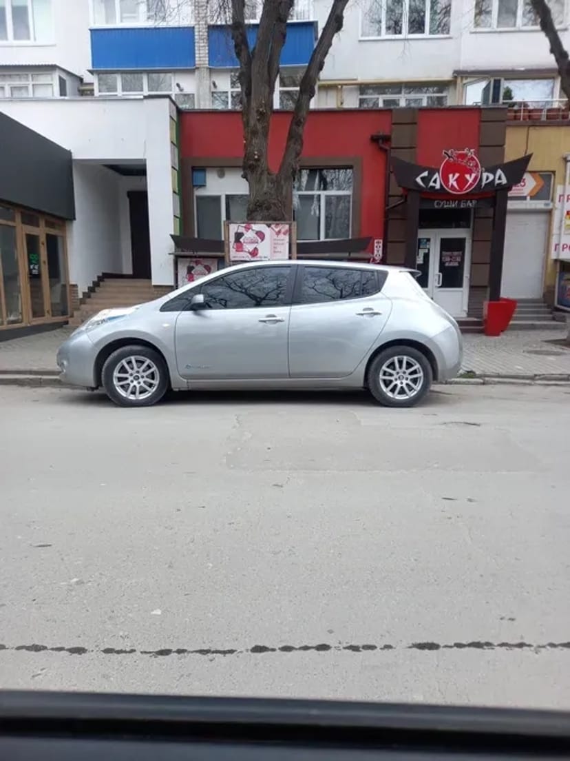 Авто Nissan leaf ніссан ліф