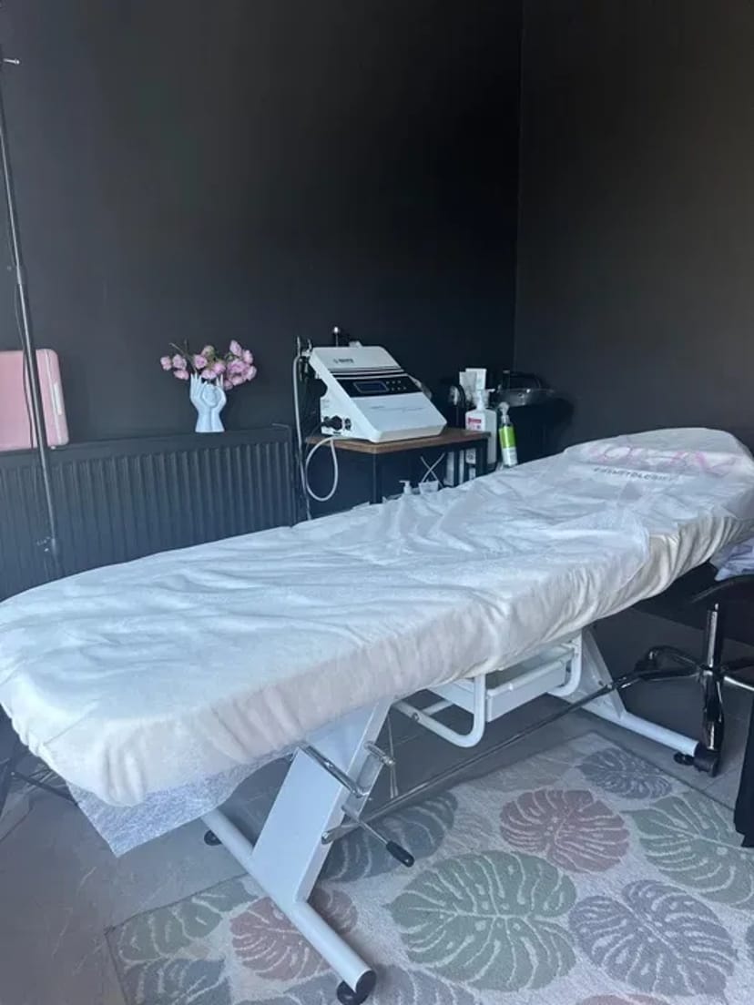 Пропонується кабінет для косметолога або лешмейкера!