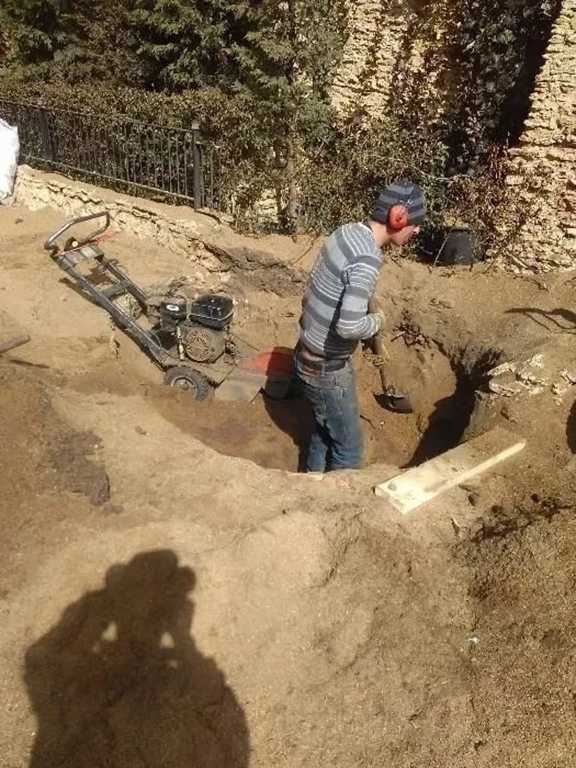 Корчевка пней. Спил деревьев. Удаление, вырезка пней фрезой