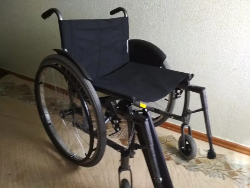 Інвалідна коляска, ходунки, милиці, тростина