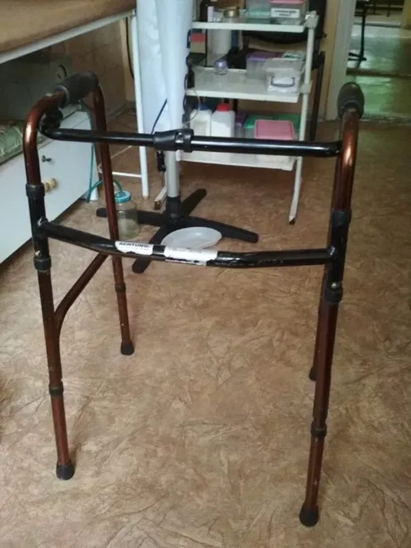 Інвалідна коляска, ходунки, милиці, тростина