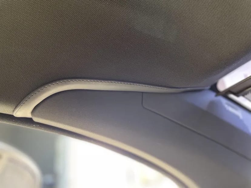 Перетяжка потолка автомобіля — відновлення та оновлення салону