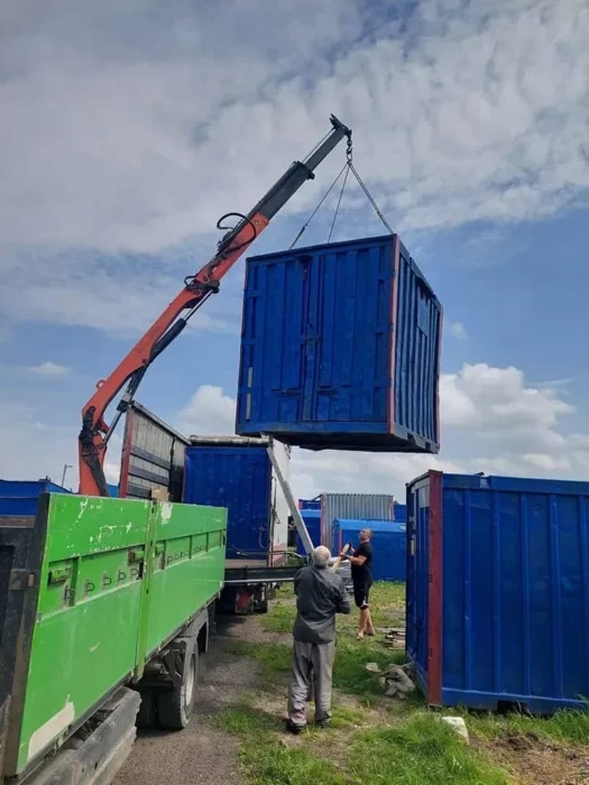 Контейнери, вагончики, кунги на будівництво. 