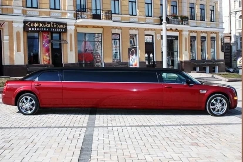 009 Лімузин на весілля Chrysler 300C бордовий