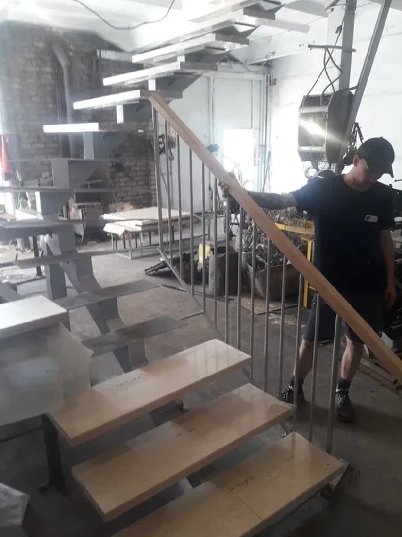 Сходи - Сходи міжповерхові, внутрішні, зовнішні, парадно-вхідні.