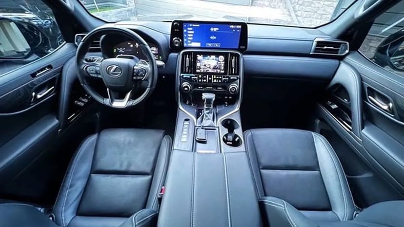 059 Позашляховик Lexus LX 500 без водія