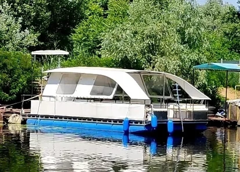 Альтанка на воді (катер-тримаран) для відпочинку компаній до 20 осіб