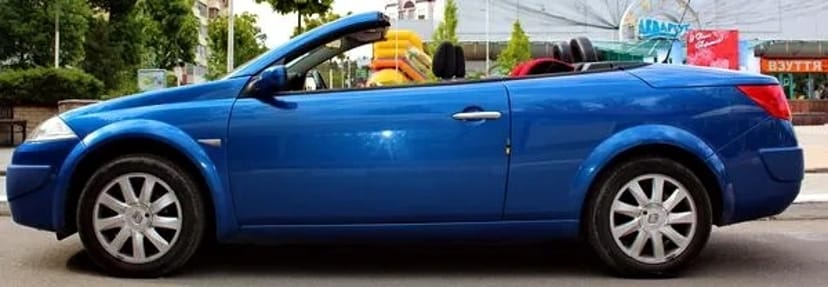 227 Кабріолета для фотосесії зйомки Renault Megane синій