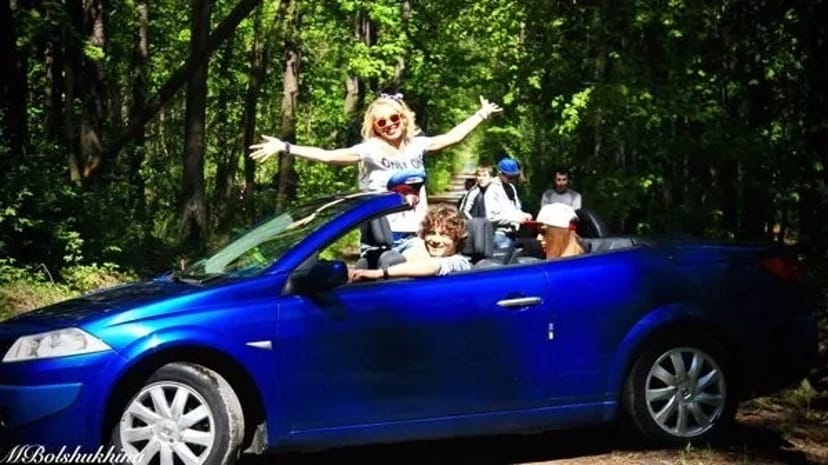 227 Кабріолета для фотосесії зйомки Renault Megane синій
