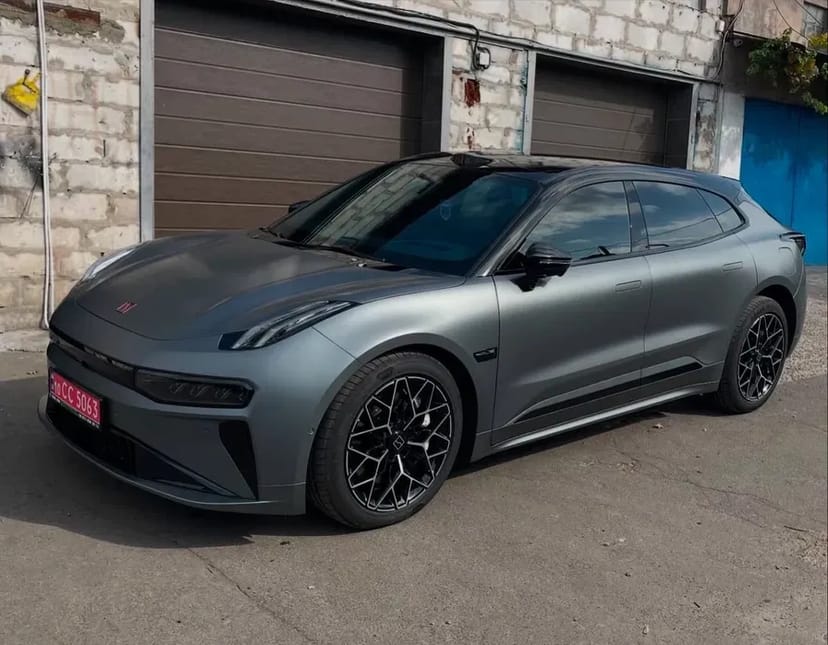 Поклейка антигравійної плівки на автопо