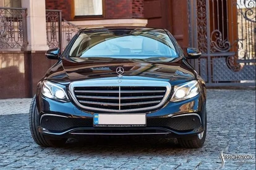 102 Mercedes E-Класу з водієм в Києві – Mercedes W213