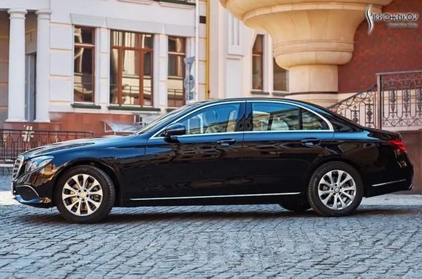 102 Mercedes E-Класу з водієм в Києві – Mercedes W213