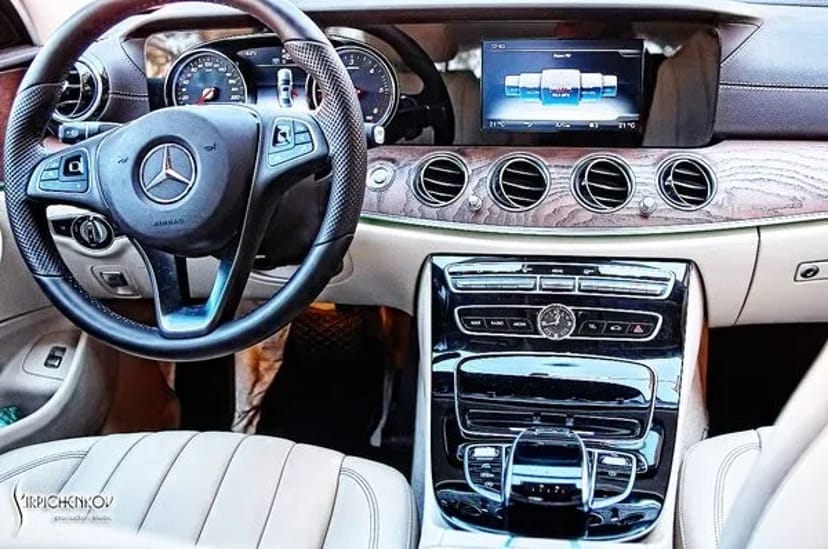 102 Mercedes E-Класу з водієм в Києві – Mercedes W213