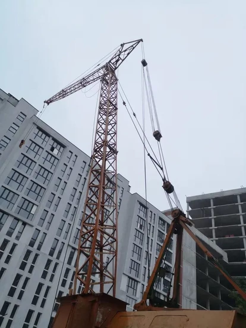 Послуги гусеничного крана МКГ-25БР. Роботи від 25 тонн